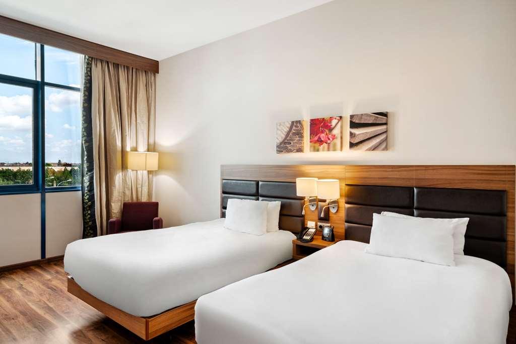Hilton Garden Inn Sevilla Pokoj fotografie